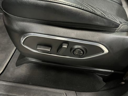 Used 2024 Jeep Wagoneer Series II AWD/4WD image 18
