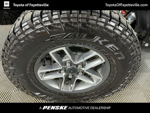 Used 2025 Jeep Gladiator Mojave image 14