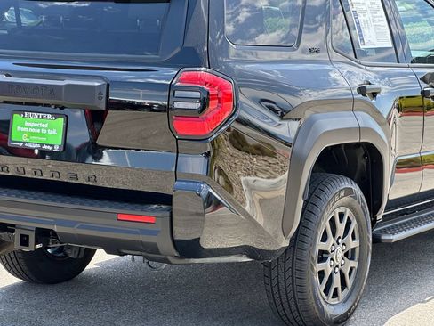 Used 2025 Toyota 4Runner SR5 AWD/4WD image 10