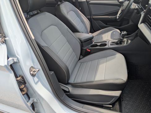 Used 2026 Volkswagen Jetta SE FWD image 21