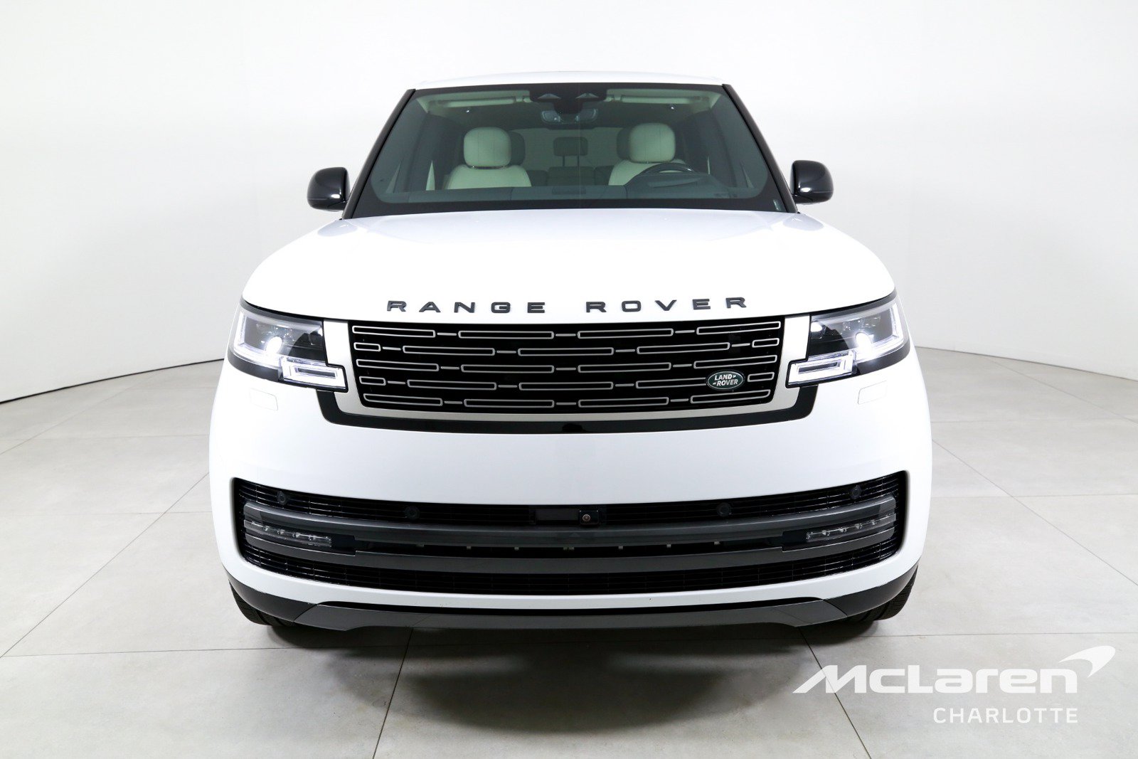 Used 2025 Land Rover Range Rover SE AWD/4WD image 4