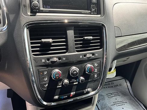 Used 2018 Dodge Grand Caravan SE FWD image 20