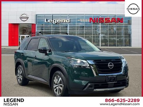 Certified 2024 Nissan Pathfinder SL AWD/4WD image 1
