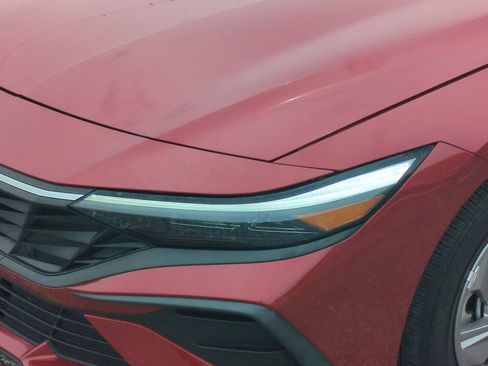 Used 2024 Hyundai Elantra SE FWD image 10