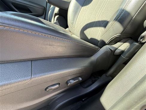 Certified 2022 Chevrolet Trax LT w/ LT Convenience Package image 15