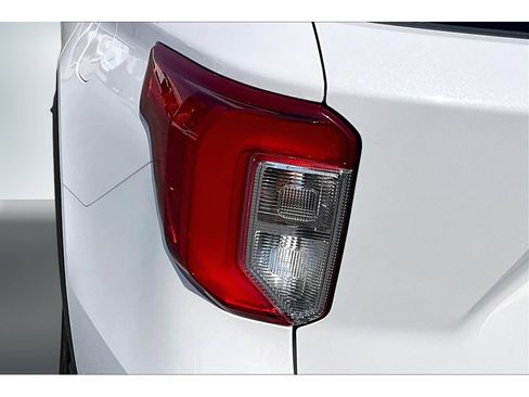 Used 2020 Ford Explorer XLT AWD/4WD image 23
