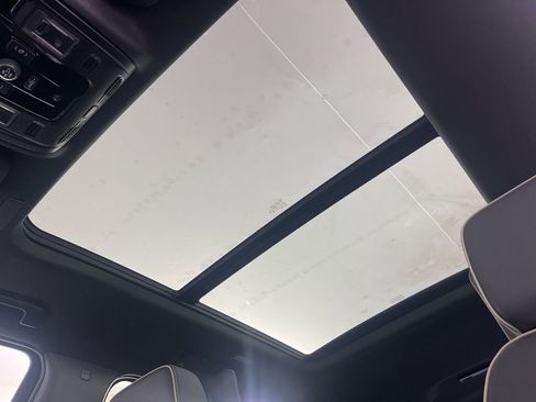 New 2026 Chevrolet Suburban Premier image 40