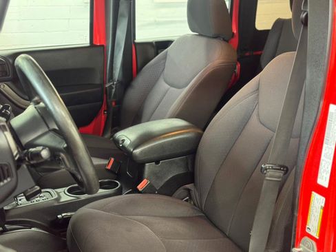 Used 2013 Jeep Wrangler Unlimited Sport image 11