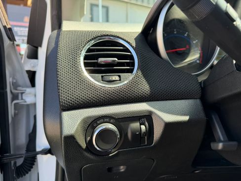 Used 2016 Chevrolet Cruze LT image 13