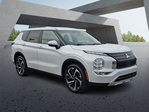 Used 2024 Mitsubishi Outlander SE image 4