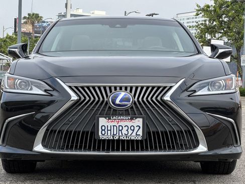 Used 2019 Lexus ES 300h w/ Accessory Package 2 image 9