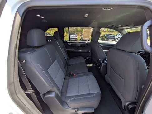 Certified 2025 GMC Acadia Elevation AWD/4WD image 31