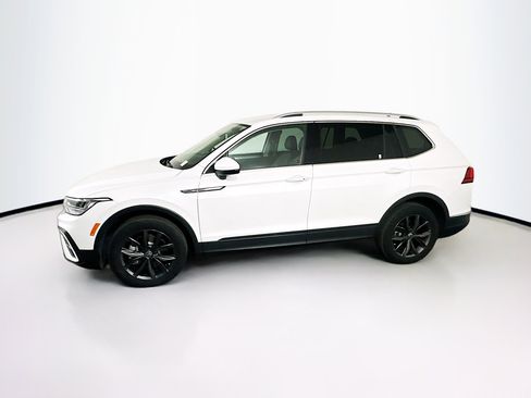 Used 2023 Volkswagen Tiguan SE image 4