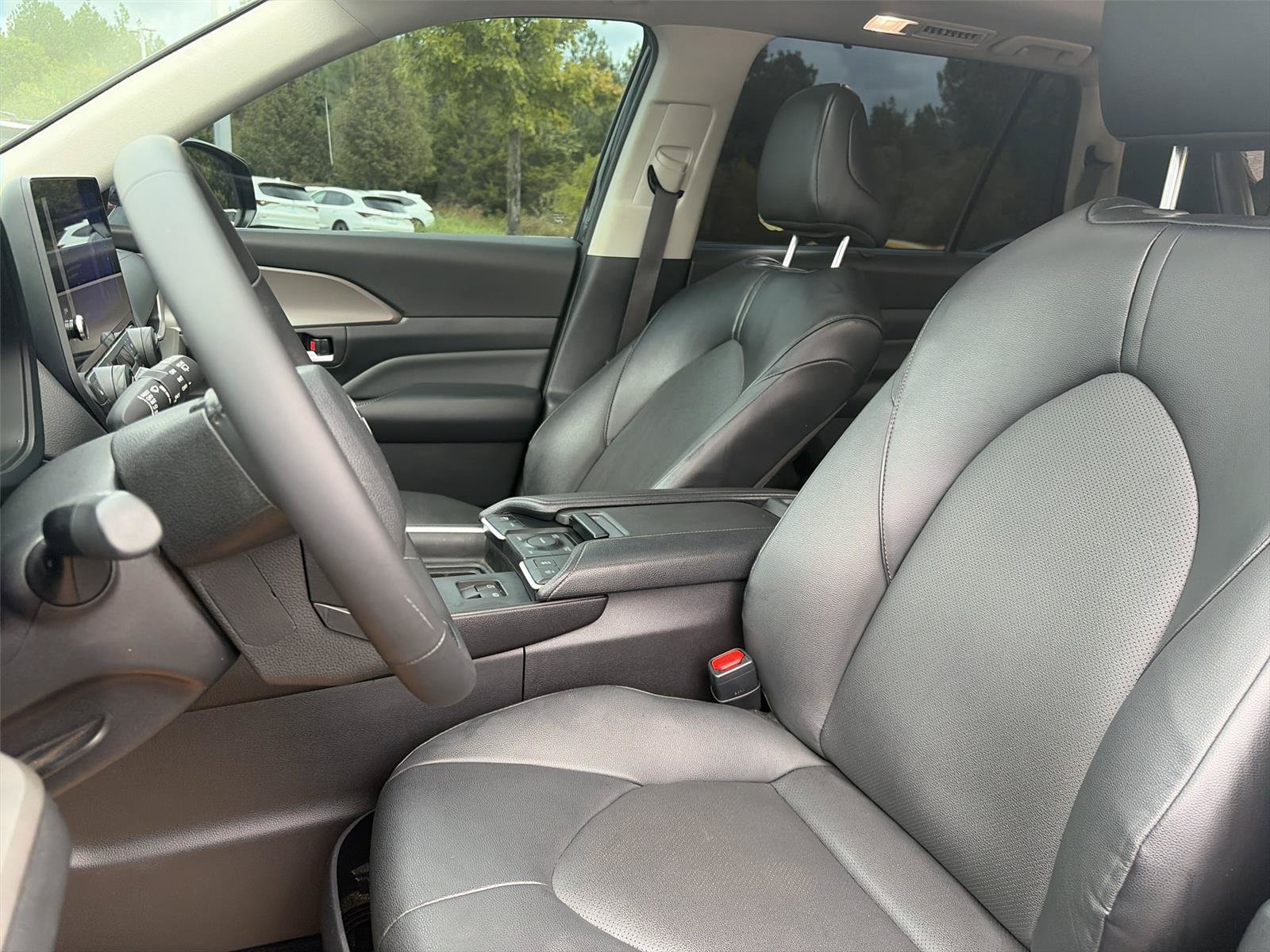 Used 2025 Toyota Grand Highlander AWD image 18