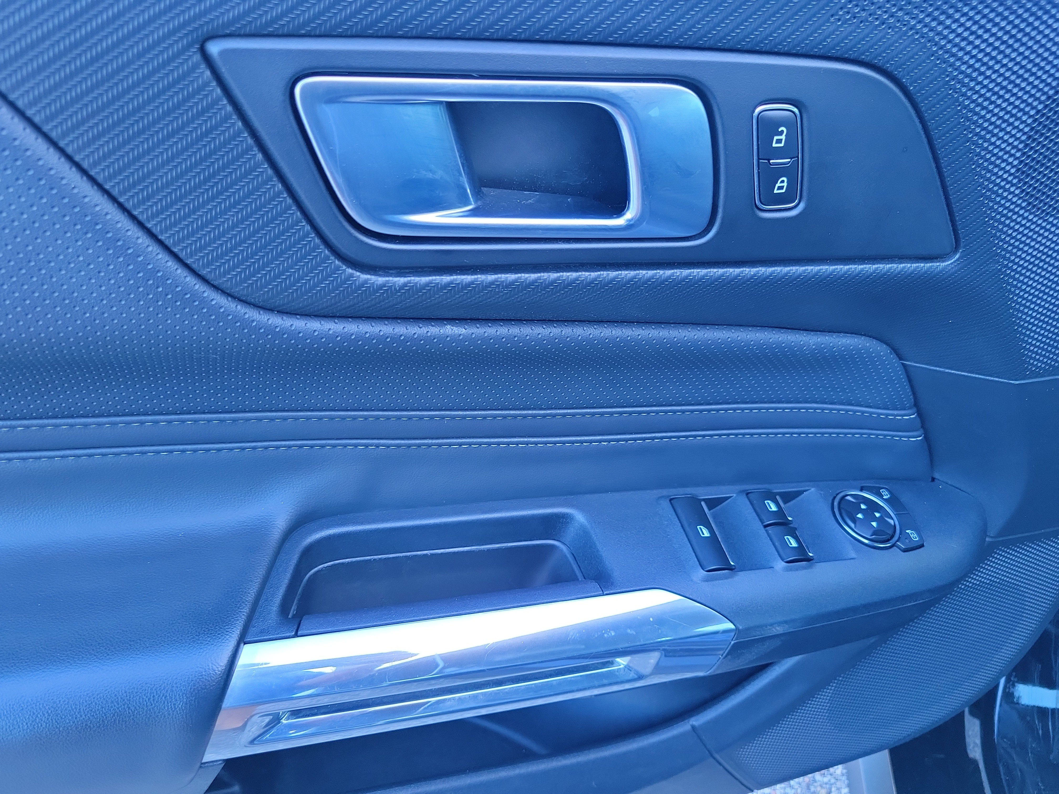 Used 2025 Ford Mustang Premium RWD image 16