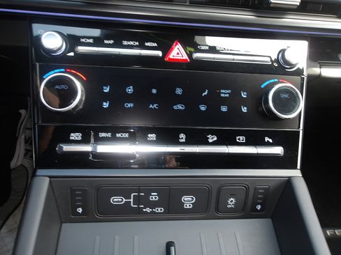 Used 2025 Hyundai Santa Fe Calligraphy image 24