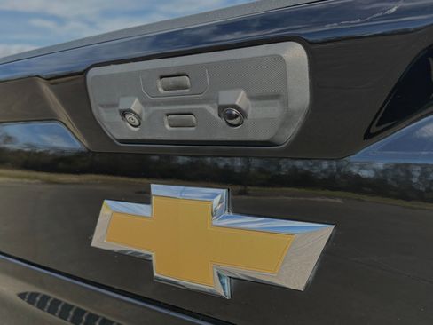 Used 2023 Chevrolet Silverado 2500 High Country w/ Z71 Off-Road Package AWD/4WD image 9