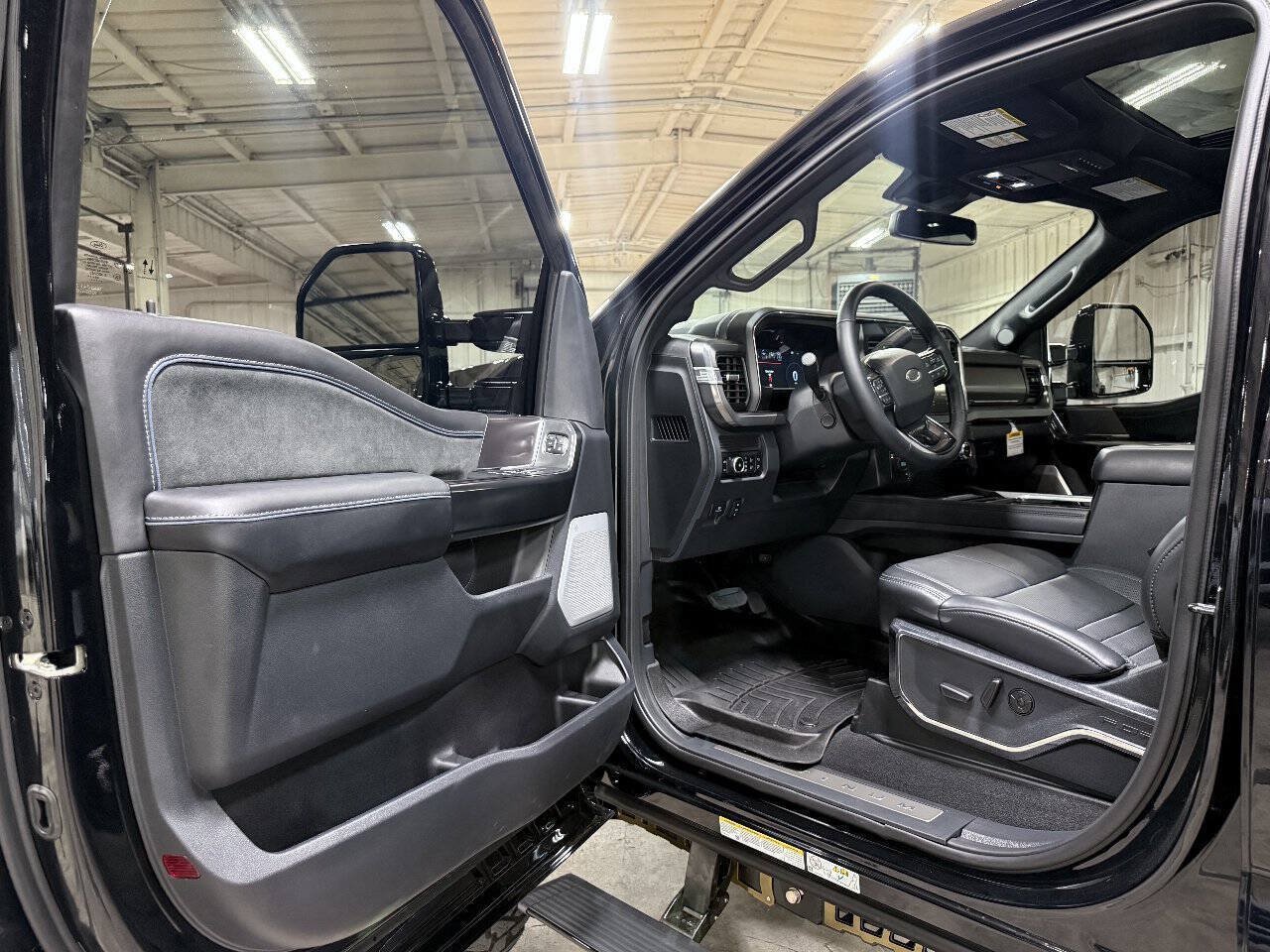 Used 2026 Ford F450 Platinum w/ FX4 Off-Road Package AWD/4WD image 50