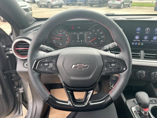 Used 2024 Chevrolet Trax RS FWD image 15