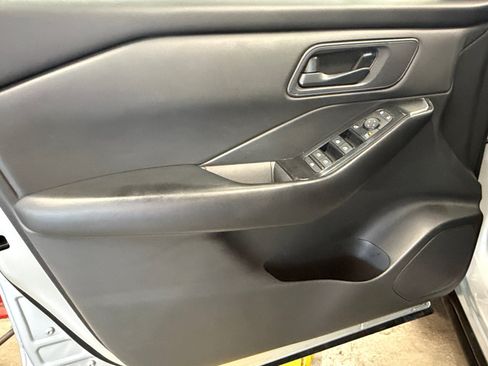Used 2024 Nissan Rogue S FWD image 25