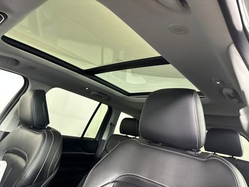 Used 2023 Jeep Grand Cherokee 4WD 4xe image 12