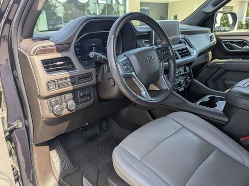 Used 2022 Chevrolet Tahoe Z71 w/ Luxury Package AWD/4WD image 13