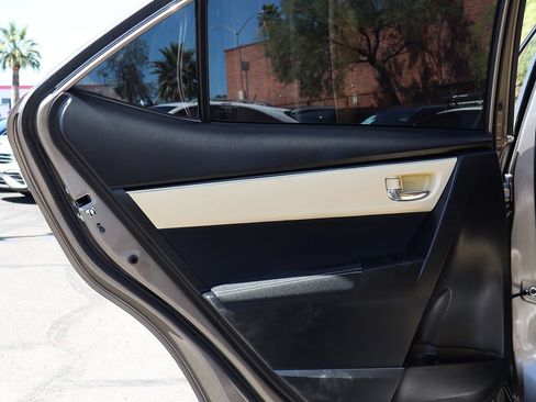 Used 2018 Toyota Corolla LE w/ Carpet Mat Package (TMS) FWD image 28