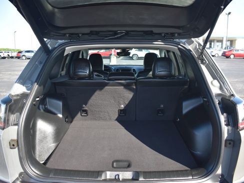 Used 2022 Jeep Cherokee Trailhawk w/ Comfort/Convenience Group AWD/4WD image 11