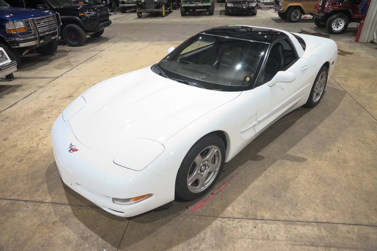 Used 1998 Chevrolet Corvette Coupe RWD image 15