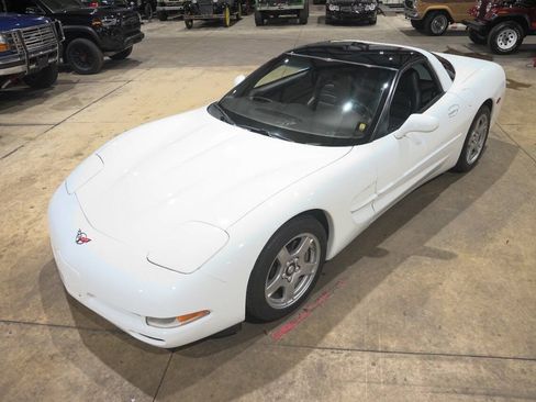 Used 1998 Chevrolet Corvette Coupe RWD image 15