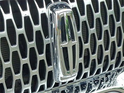 Certified 2022 Lincoln Nautilus Reserve image 32