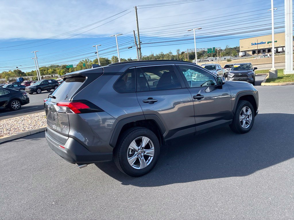 Used 2025 Toyota RAV4 XLE AWD/4WD image 8