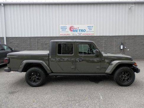 Used 2023 Jeep Gladiator Sport AWD/4WD image 9