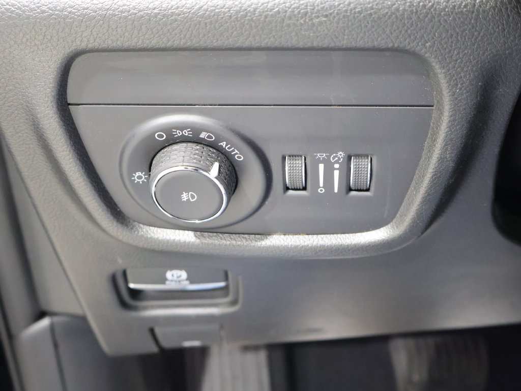 Certified 2023 Jeep Grand Cherokee Limited w/ Luxury Tech Group II AWD/4WD image 28