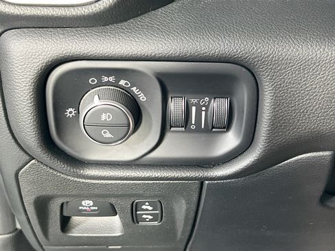 Used 2023 RAM 1500 Laramie AWD/4WD image 10