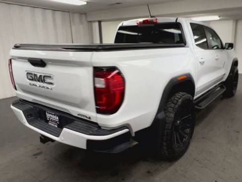 Used 2025 GMC Canyon AT4 image 8