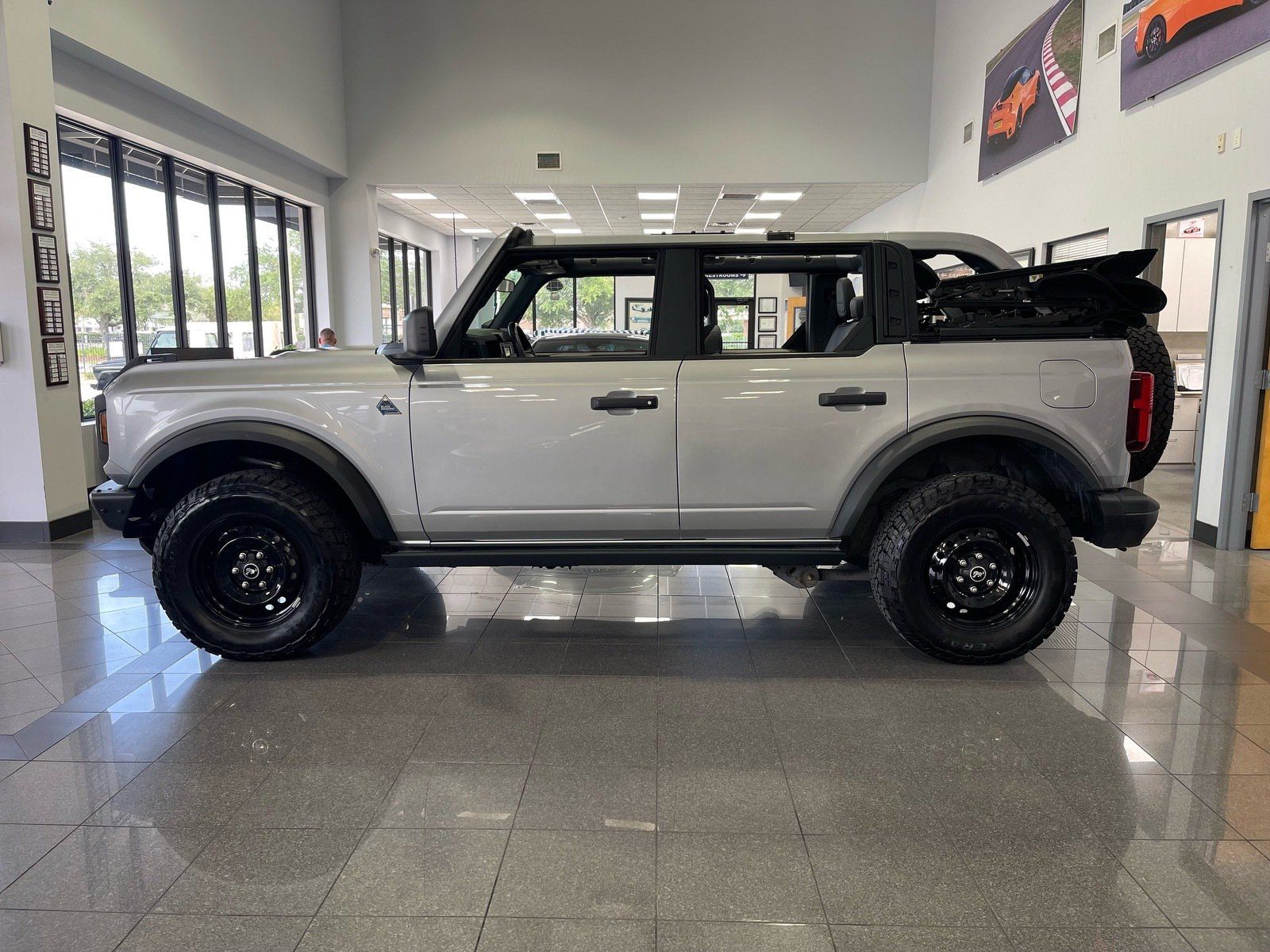Used 2023 Ford Bronco Black Diamond AWD/4WD image 2