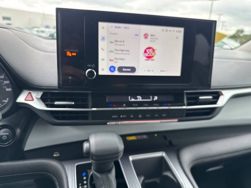 Used 2026 Toyota Sienna LE FWD image 18