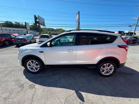 Used 2018 Ford Escape SE w/ SE Sync 3 Package FWD image 5