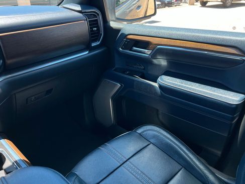 Used 2024 Chevrolet Silverado 1500 High Country w/ Technology Package AWD/4WD image 11