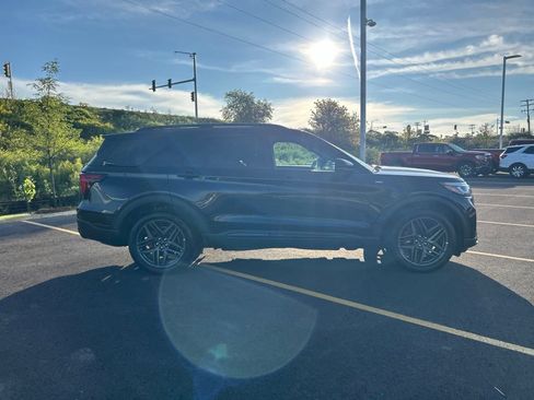 Certified 2025 Ford Explorer ST-Line w/ ST-Line Street Pack AWD/4WD image 6