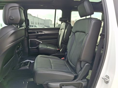 New 2026 Jeep Grand Wagoneer 4WD image 8