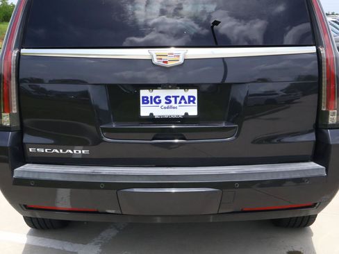 Used 2019 Cadillac Escalade Premium Luxury AWD/4WD image 10