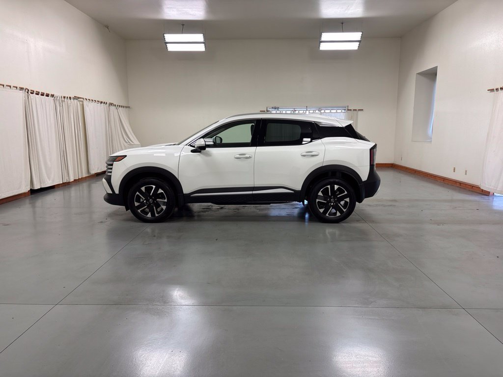 Used 2025 Nissan Kicks SR FWD image 5