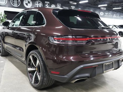 Used 2022 Porsche Macan AWD/4WD image 3