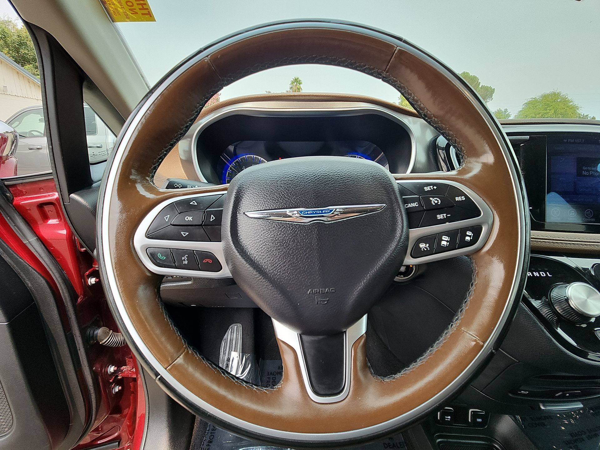 Certified 2017 Chrysler Pacifica Limited FWD image 11