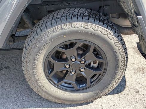 Used 2022 Jeep Gladiator Willys image 25