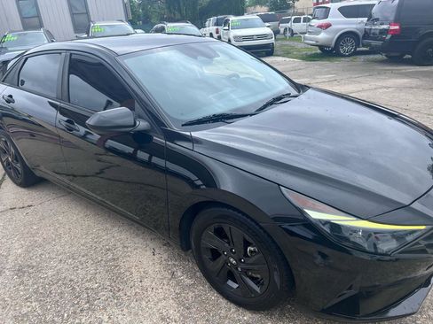 Used 2021 Hyundai Elantra SEL w/ Convenience Package FWD image 3
