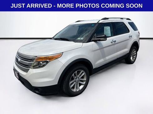 Used 2014 Ford Explorer XLT w/ Equipment Group 201A AWD/4WD image 3