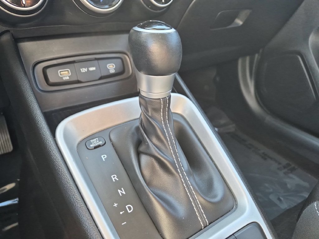 Used 2025 Hyundai Venue SEL FWD image 18